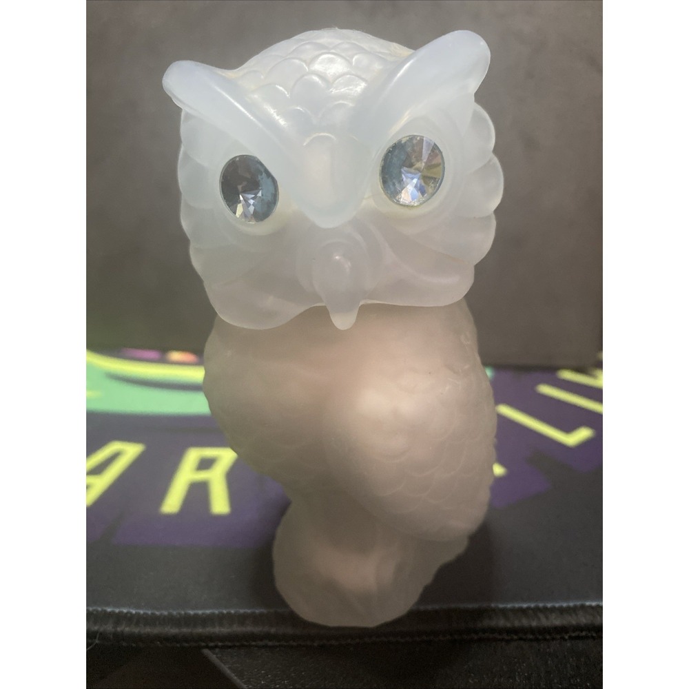 Vintage Avon Frosted Snowy Owl Moonwind Perfumed Talc Powder Full Bottle C2